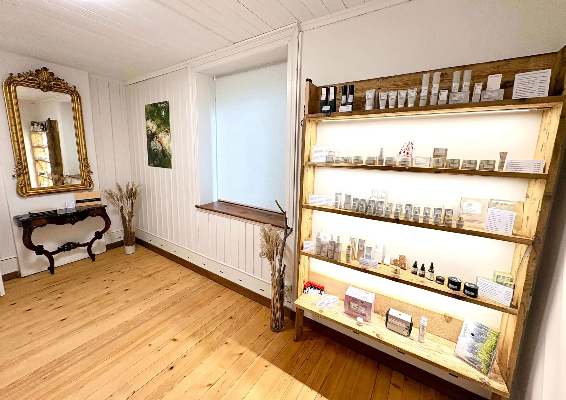 Pflegeprodukte im Studio von Divina Kosmetik